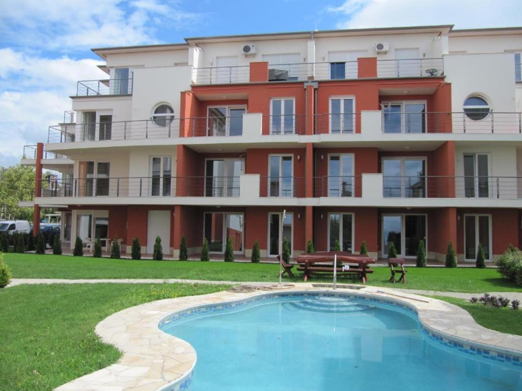 Goldenbeach Deluxe Apartment Siofok Ngoại thất bức ảnh